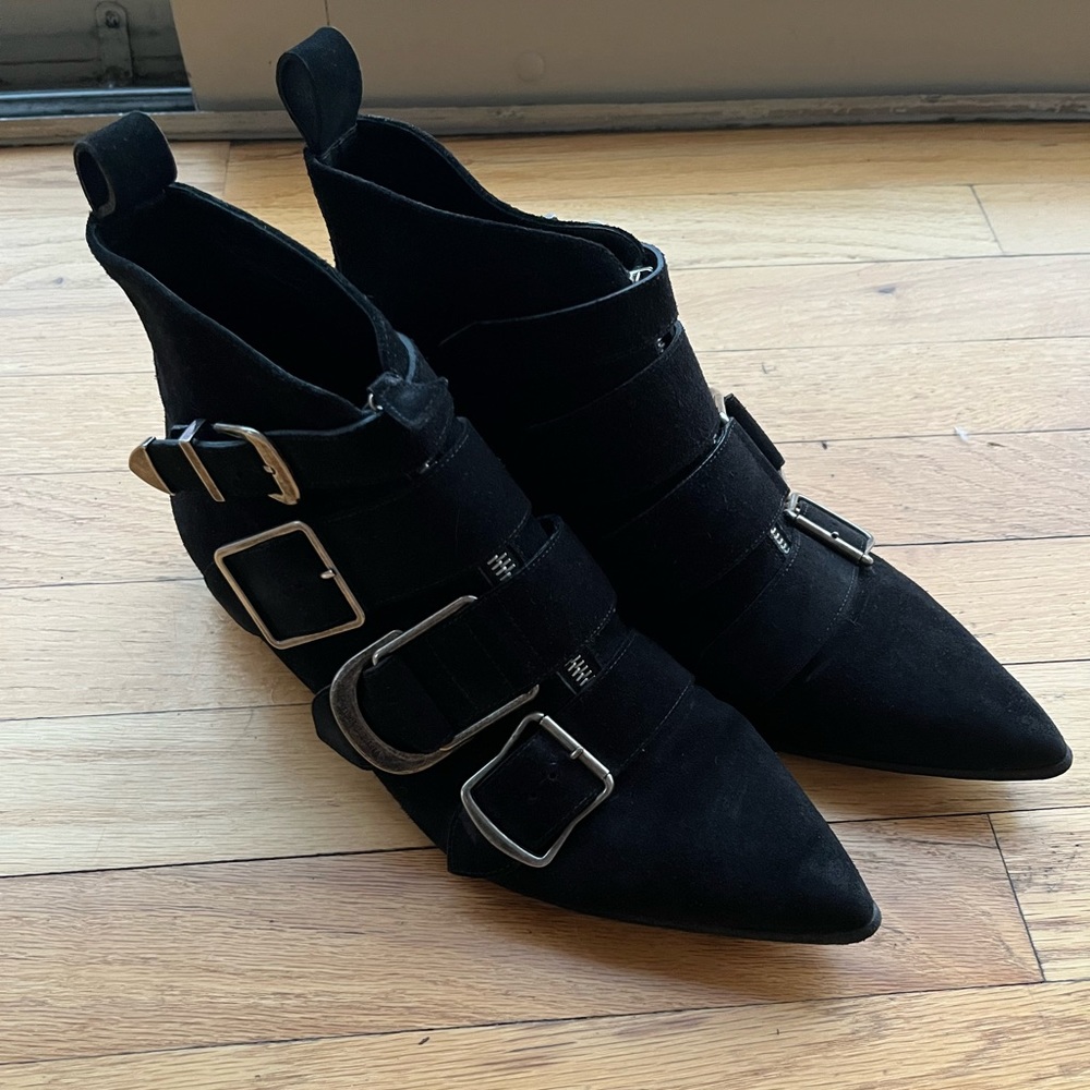 BURBERRY suede booties size 39